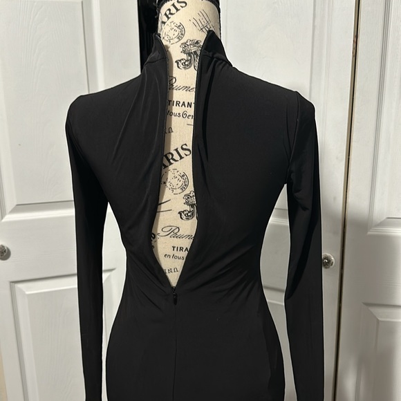 Express Longsleeve Bodycon Keyhole Dress - Picture 6 of 9